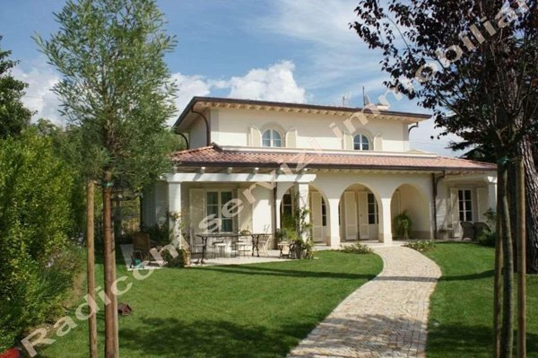 casa indipendente in affitto a Forte dei Marmi in zona Roma Imperiale
