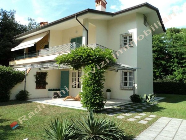 casa indipendente in affitto a Forte dei Marmi in zona Vittoria Apuana