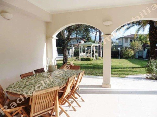 casa indipendente in affitto a Forte dei Marmi in zona Vittoria Apuana