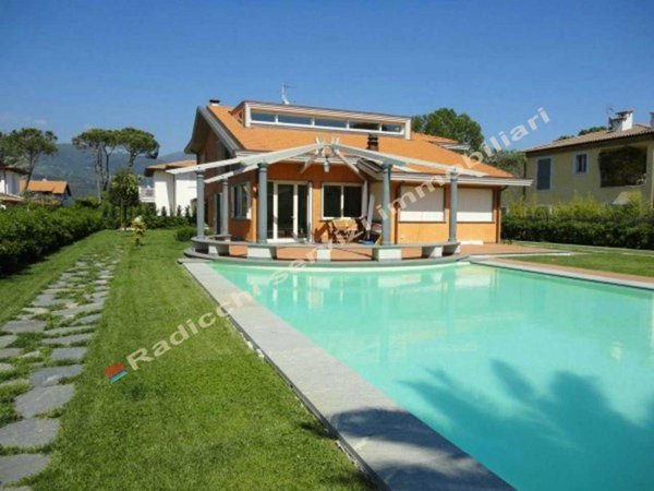 casa indipendente in affitto a Forte dei Marmi in zona Vittoria Apuana