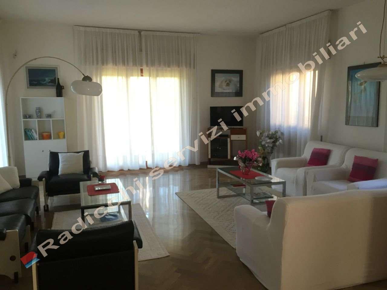 casa indipendente in affitto a Forte dei Marmi in zona Roma Imperiale