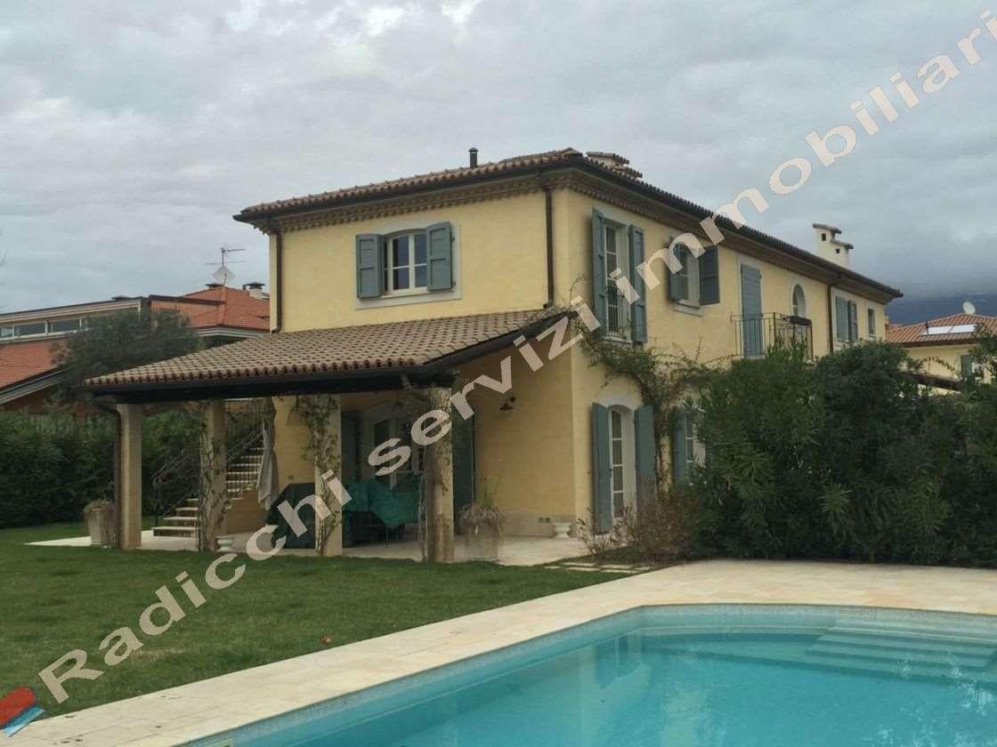 casa indipendente in affitto a Forte dei Marmi in zona Vittoria Apuana