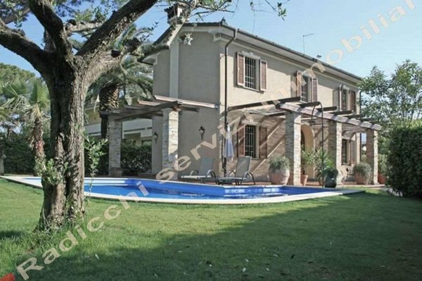casa indipendente in affitto a Forte dei Marmi in zona Vittoria Apuana