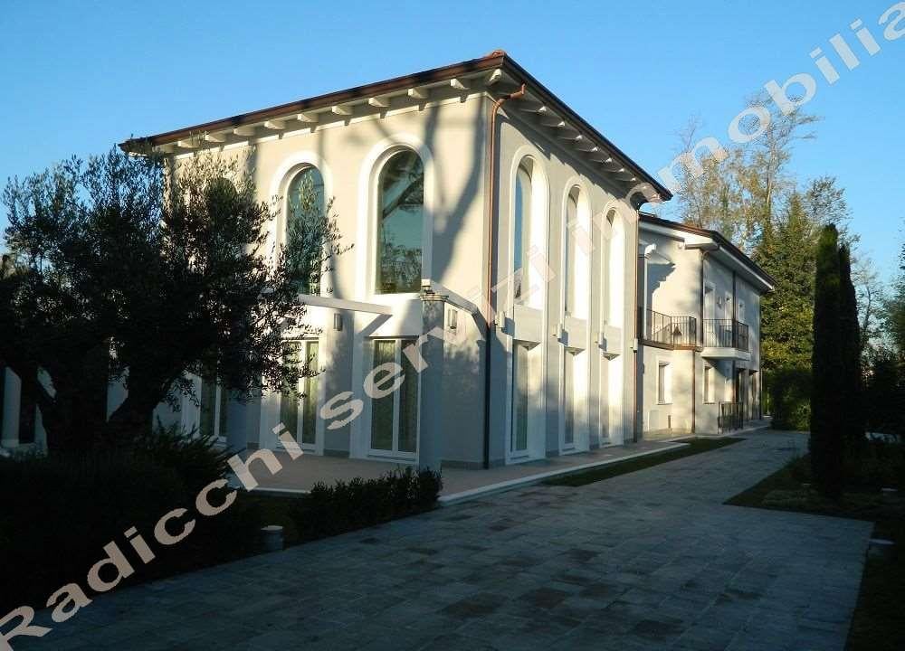 casa indipendente in affitto a Forte dei Marmi in zona Vittoria Apuana