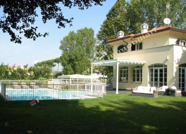 casa indipendente in affitto a Forte dei Marmi in zona Vittoria Apuana