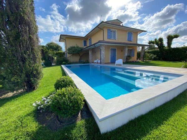 casa indipendente in affitto a Forte dei Marmi