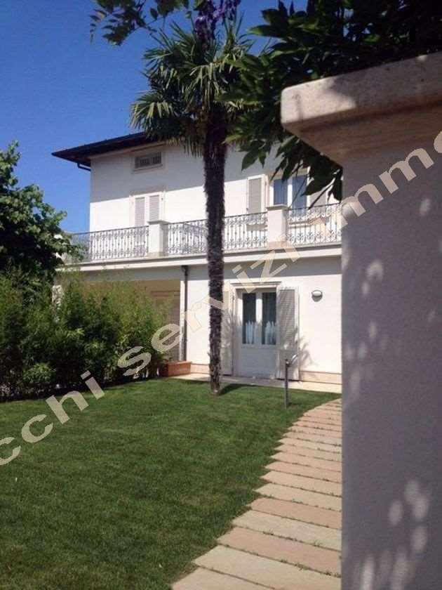 casa indipendente in affitto a Forte dei Marmi in zona Vittoria Apuana