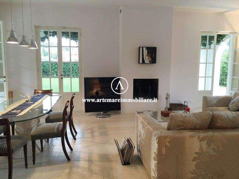 casa indipendente in affitto a Forte dei Marmi in zona Roma Imperiale