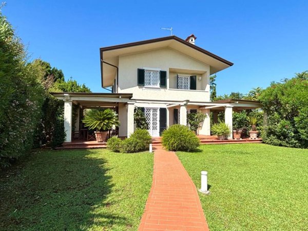 casa indipendente in affitto a Forte dei Marmi in zona Vittoria Apuana