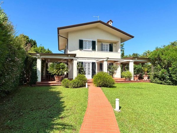 casa indipendente in affitto a Forte dei Marmi in zona Vittoria Apuana