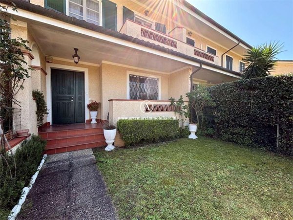 negozio in affitto a Forte dei Marmi