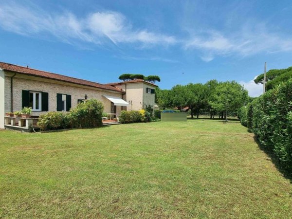casa indipendente in affitto a Forte dei Marmi in zona Vittoria Apuana