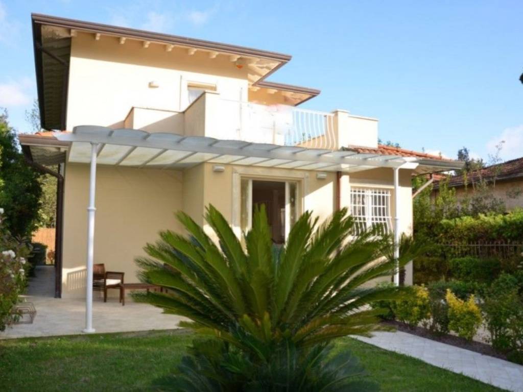 casa indipendente in affitto a Forte dei Marmi in zona Vittoria Apuana