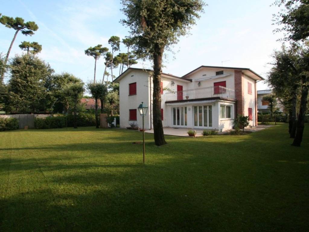 casa indipendente in affitto a Forte dei Marmi in zona Roma Imperiale