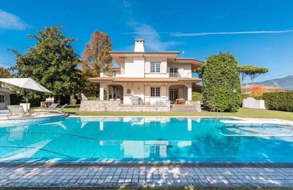 casa indipendente in affitto a Forte dei Marmi in zona Roma Imperiale