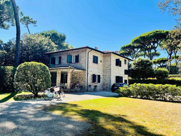 casa indipendente in affitto a Forte dei Marmi in zona Roma Imperiale