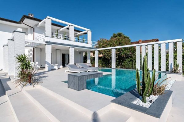 casa indipendente in affitto a Forte dei Marmi in zona Vittoria Apuana
