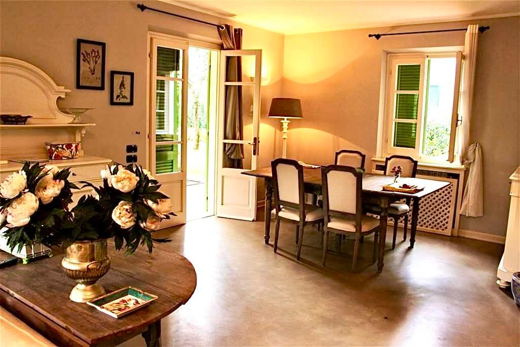casa indipendente in affitto a Forte dei Marmi in zona Roma Imperiale