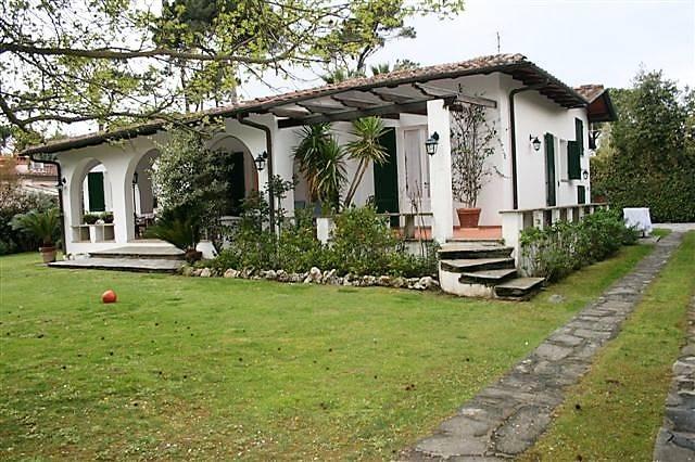 casa indipendente in affitto a Forte dei Marmi in zona Roma Imperiale