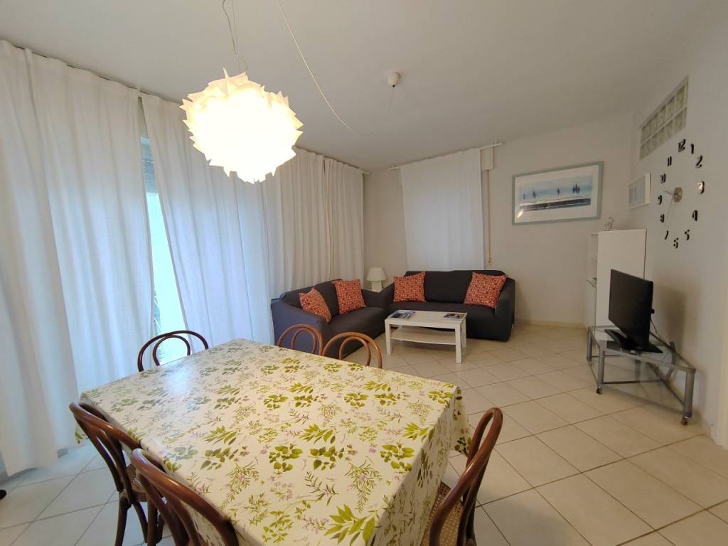 appartamento in affitto a Forte dei Marmi in zona Vittoria Apuana