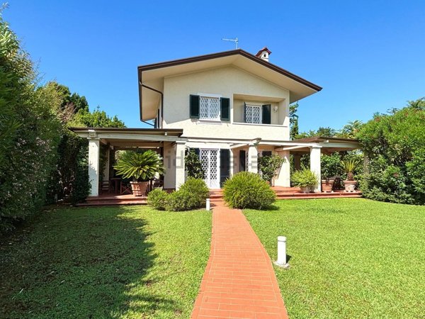 casa indipendente in affitto a Forte dei Marmi in zona Vittoria Apuana