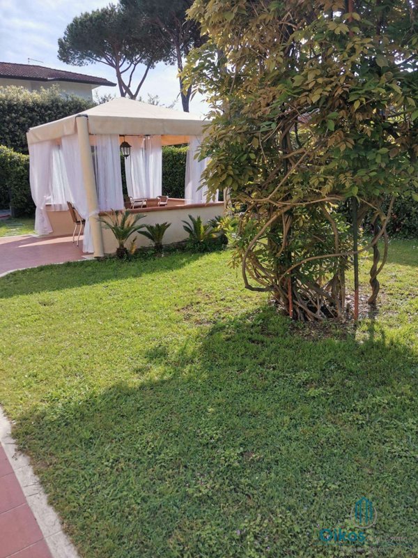 casa indipendente in affitto a Forte dei Marmi in zona Vittoria Apuana