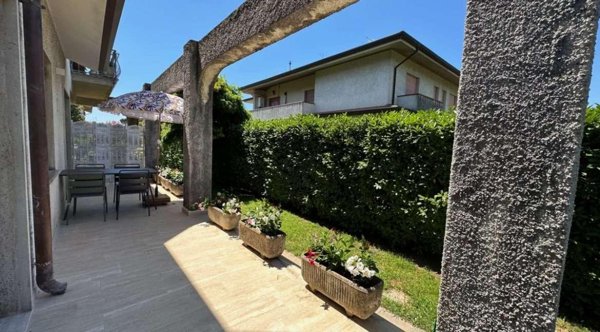 negozio in affitto a Forte dei Marmi