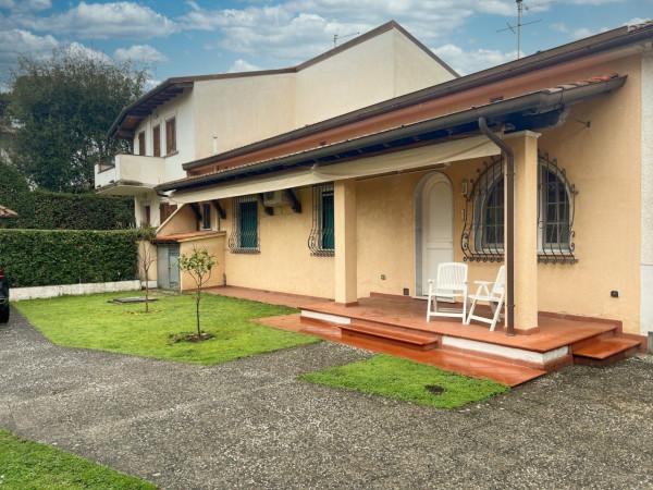 appartamento in affitto a Forte dei Marmi in zona Vittoria Apuana