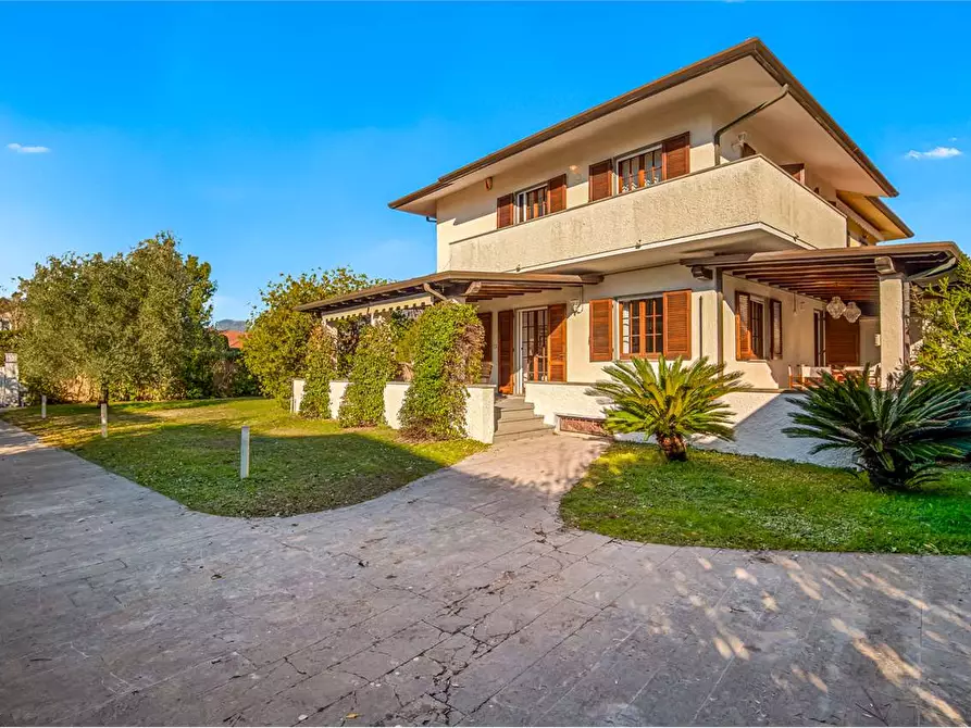 casa indipendente in affitto a Forte dei Marmi in zona Vittoria Apuana