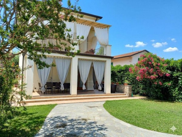 casa indipendente in affitto a Forte dei Marmi
