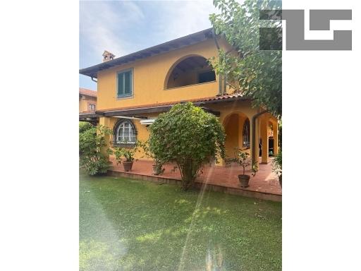 casa indipendente in affitto a Forte dei Marmi in zona Vittoria Apuana