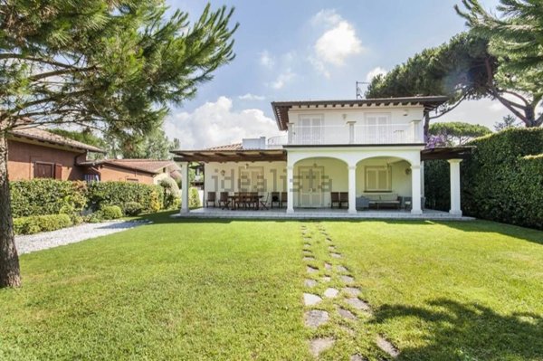 casa indipendente in affitto a Forte dei Marmi in zona Vittoria Apuana