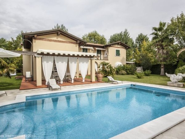 casa indipendente in affitto a Forte dei Marmi in zona Vittoria Apuana