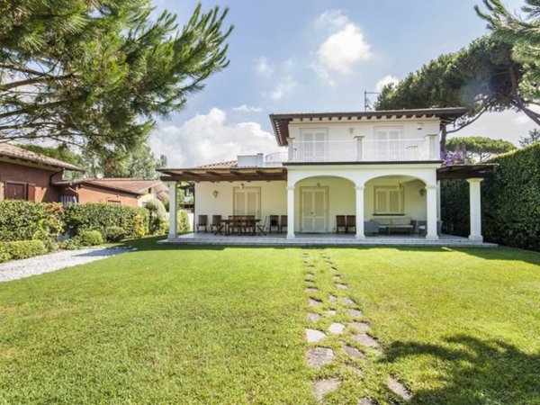 casa indipendente in affitto a Forte dei Marmi in zona Vittoria Apuana