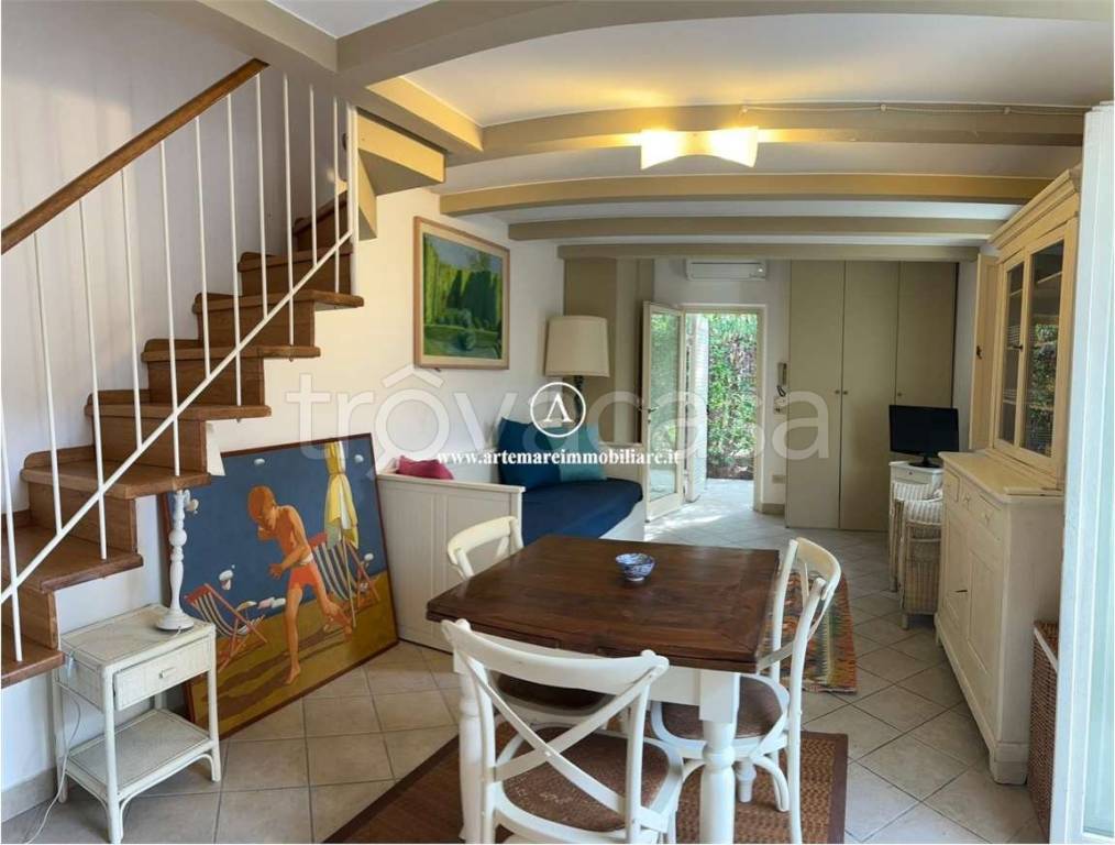 appartamento in affitto a Forte dei Marmi in zona Roma Imperiale