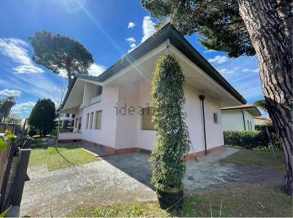 casa indipendente in affitto a Forte dei Marmi in zona Vittoria Apuana