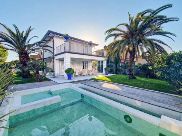 casa indipendente in affitto a Forte dei Marmi in zona Vittoria Apuana