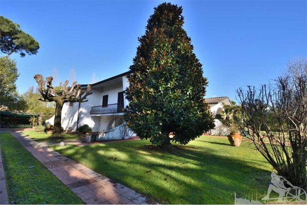 casa indipendente in affitto a Forte dei Marmi in zona Roma Imperiale