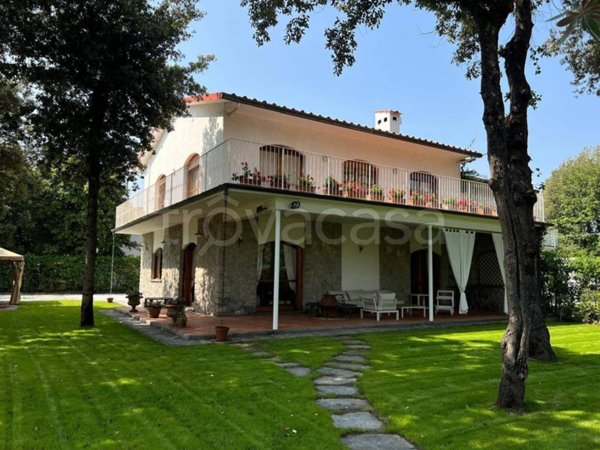 casa indipendente in affitto a Forte dei Marmi in zona Roma Imperiale