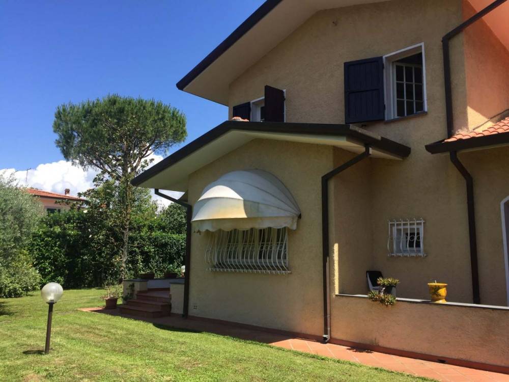casa indipendente in affitto a Forte dei Marmi in zona Vittoria Apuana