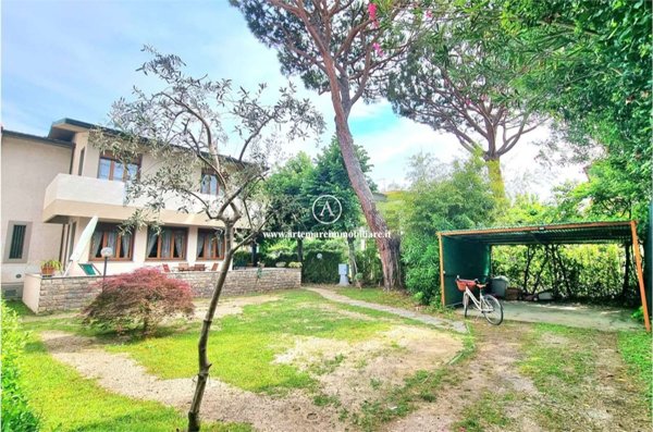 appartamento in affitto a Forte dei Marmi in zona Vittoria Apuana