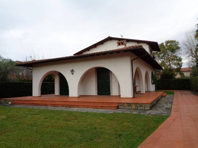 casa indipendente in affitto a Forte dei Marmi in zona Vittoria Apuana
