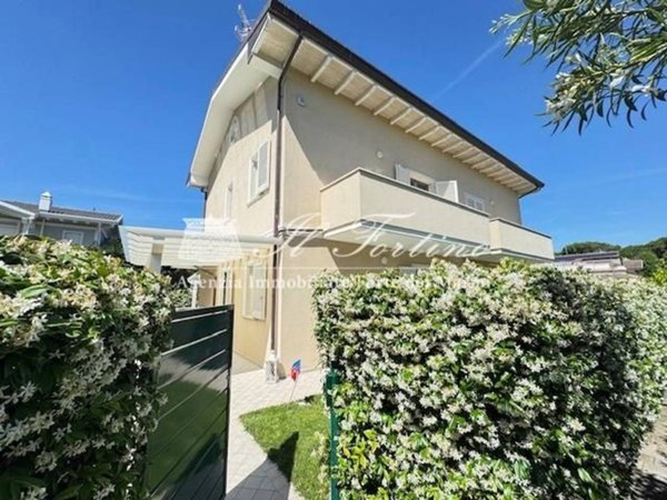 casa indipendente in affitto a Forte dei Marmi in zona Vaiana