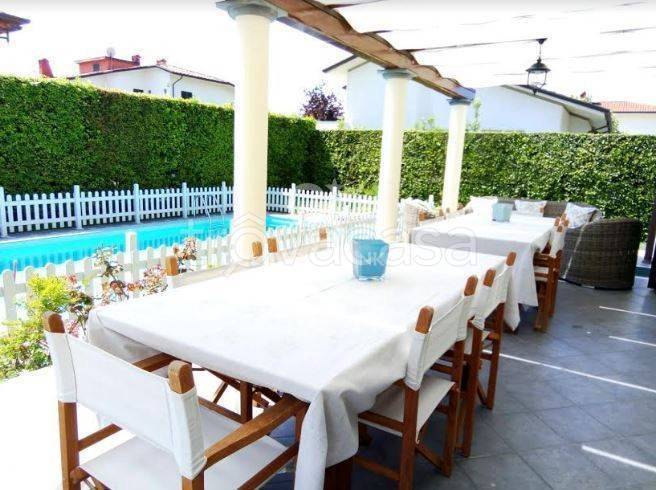 casa indipendente in affitto a Forte dei Marmi in zona Vittoria Apuana