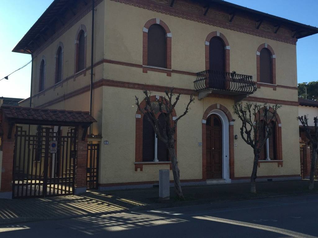 appartamento in affitto a Forte dei Marmi in zona Vittoria Apuana