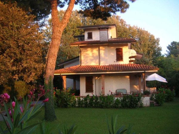casa indipendente in affitto a Forte dei Marmi in zona Vittoria Apuana