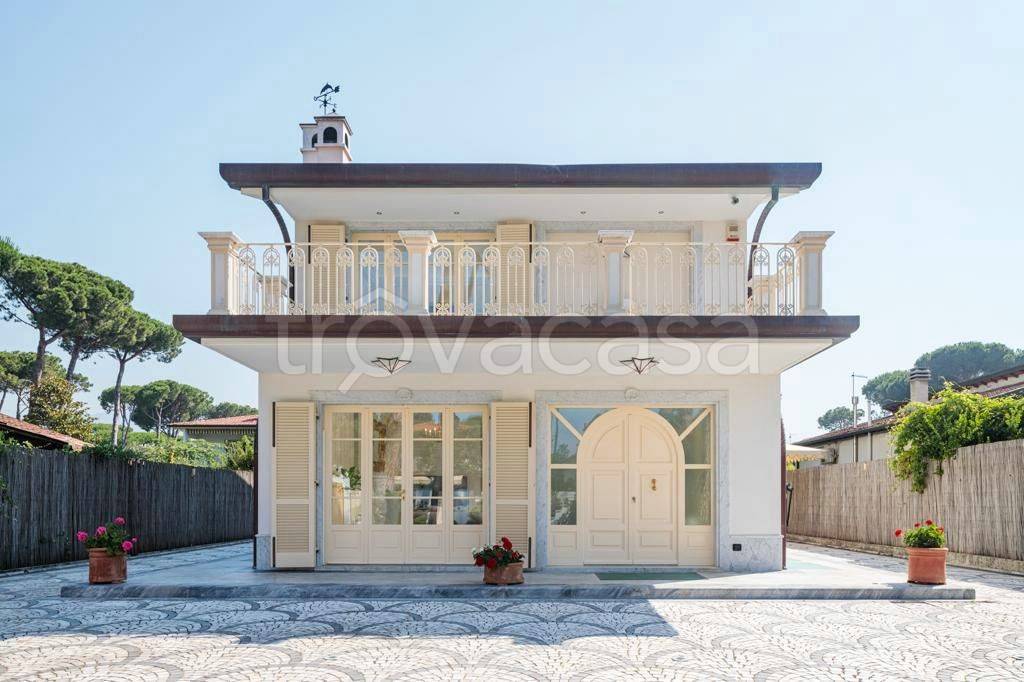 casa indipendente in affitto a Forte dei Marmi in zona Vittoria Apuana