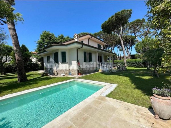 casa indipendente in affitto a Forte dei Marmi in zona Vittoria Apuana