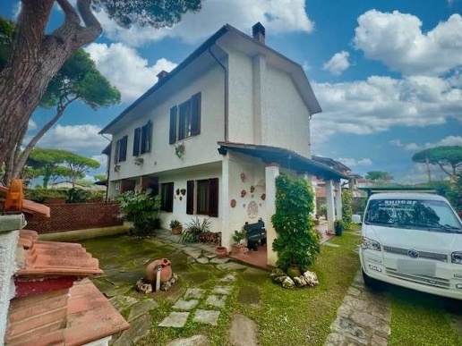 appartamento in affitto a Forte dei Marmi in zona Vittoria Apuana