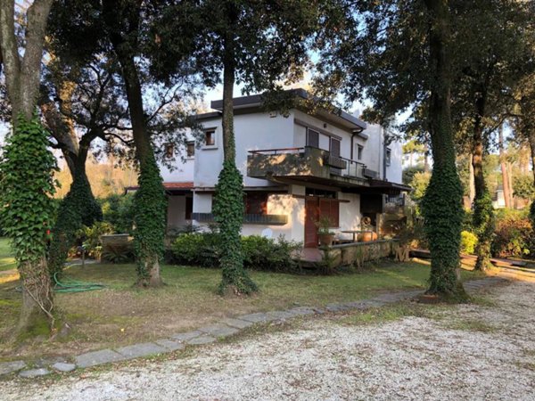 casa indipendente in affitto a Forte dei Marmi in zona Roma Imperiale